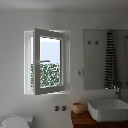 Beach, Surf And City - 2 Bedroom Вилла